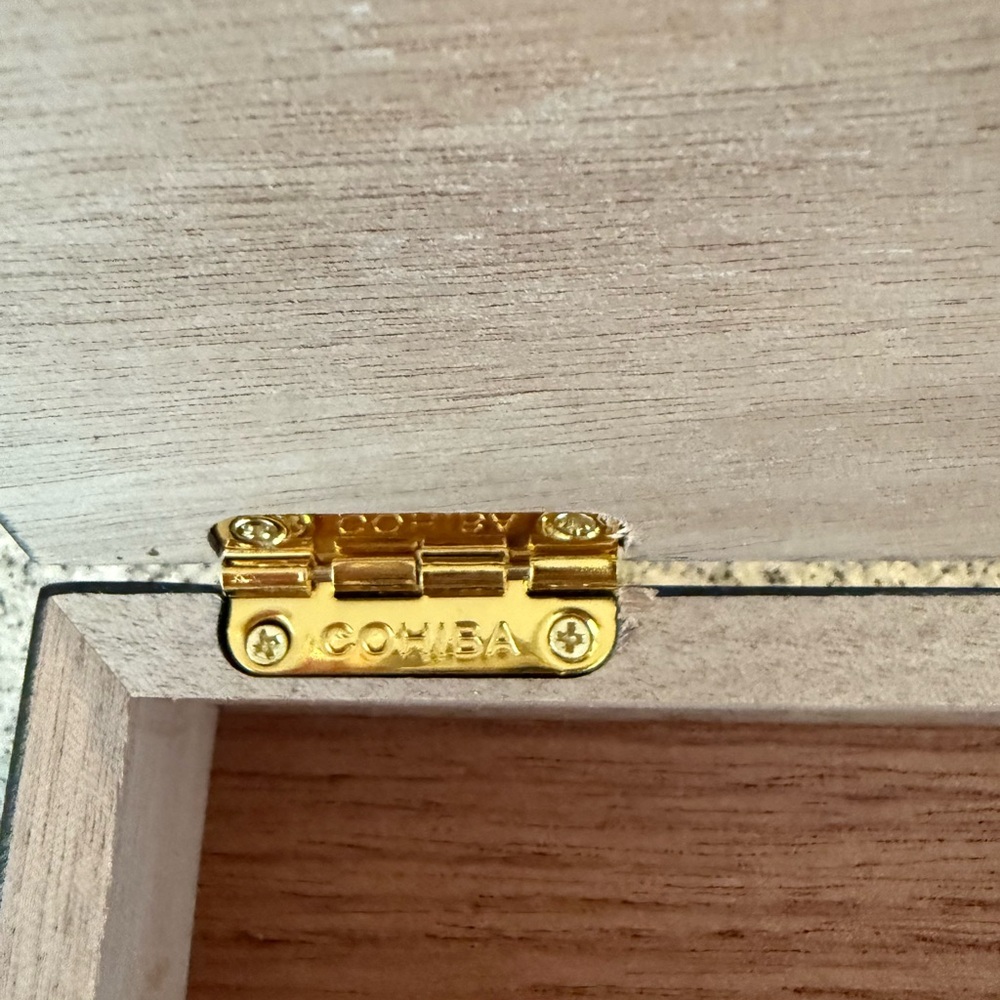 Cohiba Behike humidor Cigar Box BHK56 - Picture 5 of 13